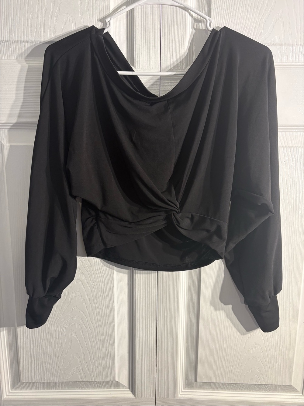 Julia by Love J Twist Front Cowl Back Cropped Long Sleeve Black Top M (A2)